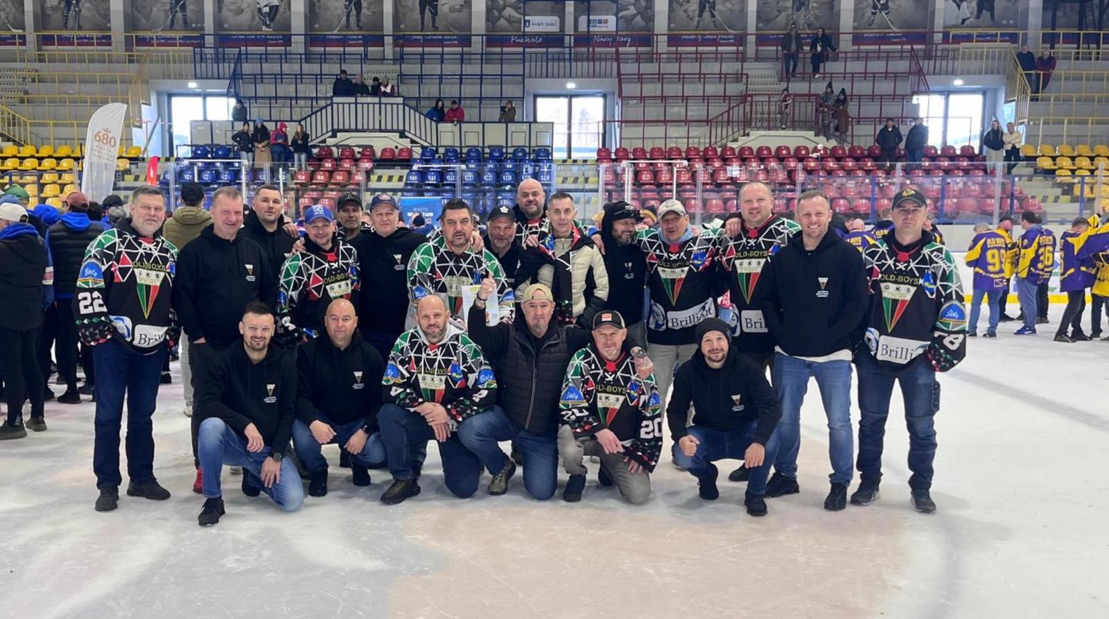 Drużyna GKS Tychy Oldboys na trybunach